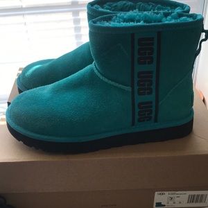 UGGs Classic Mini Side Logo